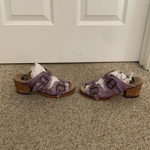 Freebird purple Lavendar Caprice boho wood stacked heel sandals sz 6